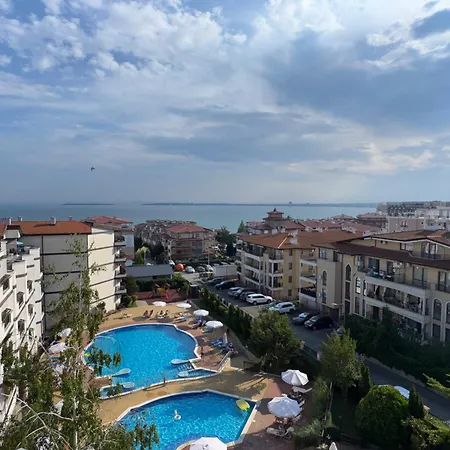 Royal Palm 172 One Bedroom Апартаменти *
