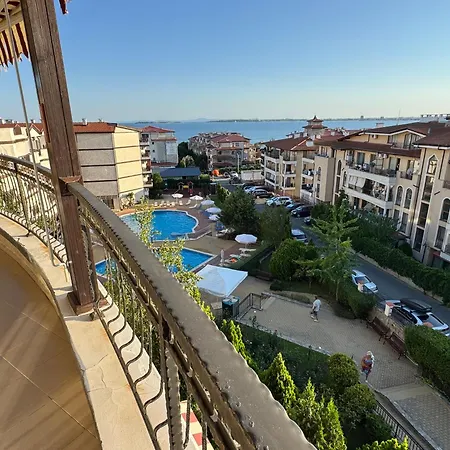 Royal Palm 172 One Bedroom Апартаменти