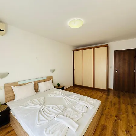 Royal Palm 172 One Bedroom Апартаменти